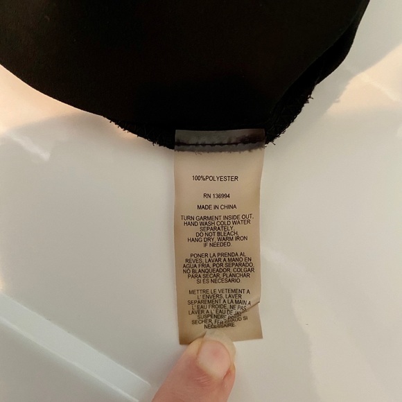 ♠️Beautiful Cowl Neck Sleeveless Top♠️ - Picture 6 of 12